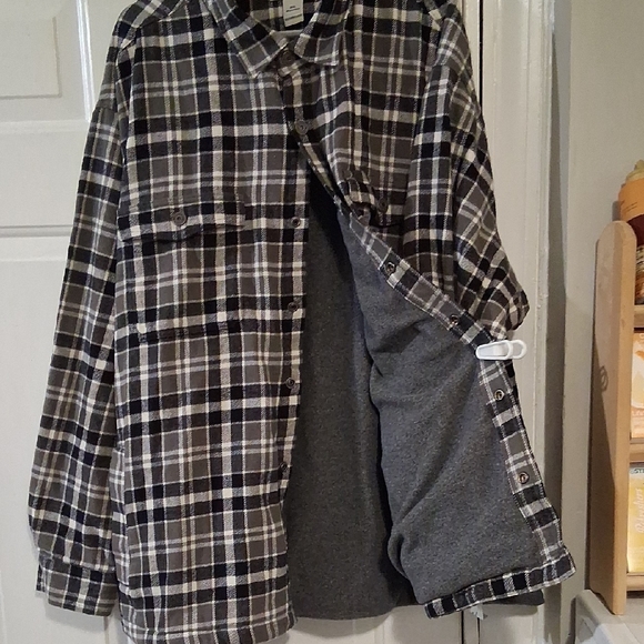 Duluth Trading Co Men's Black and White Plaid Shirt Jacket - Picture 6 of 6